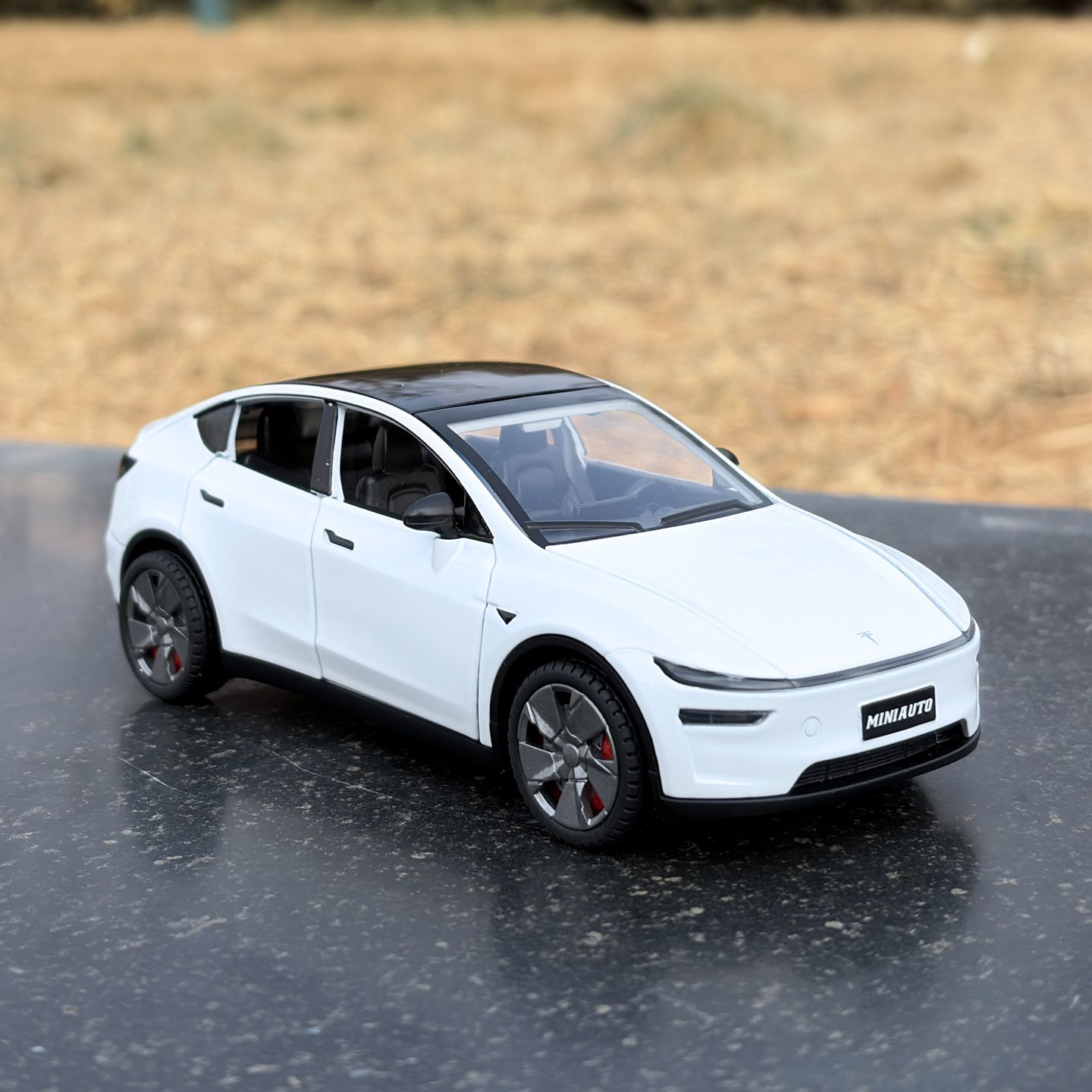 EVKITT Diecast Metal Toy Car Model Collectible Miniature Vehicle for Tesla Model Y Juniper (Premium Diecast Zinc Alloy & High-Impact Polymer, 1:32 Scale Sound & Light 1PCS)